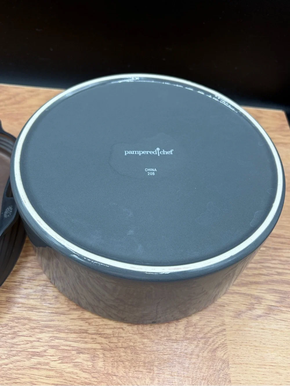 2018 Pampered Chef Quick Cooker With Stretch Silicon Vented Lid Gray Ceramic